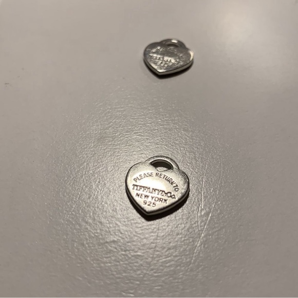 Micro Tiffany & Co. Heart Charm - Picture 4 of 6